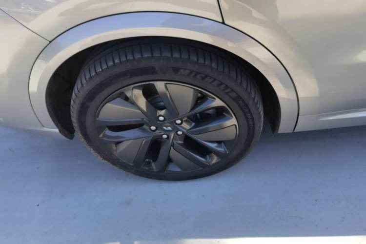 Used Li Auto L9 2022 Max model Right Rear Wheel Hub