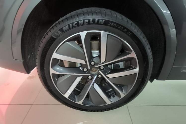 Used Li Auto L9 2022 Max model Right Rear Wheel Hub