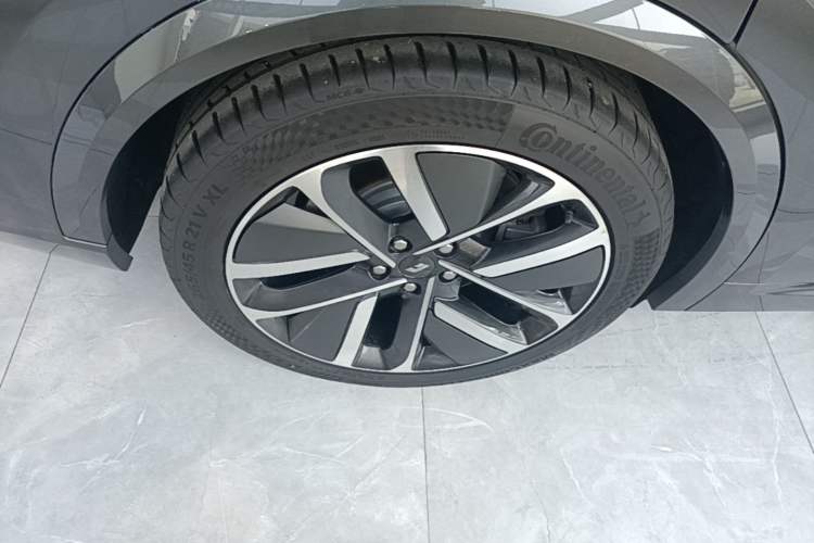 Used Li Auto L9 2022 Max model Right Rear Wheel Hub