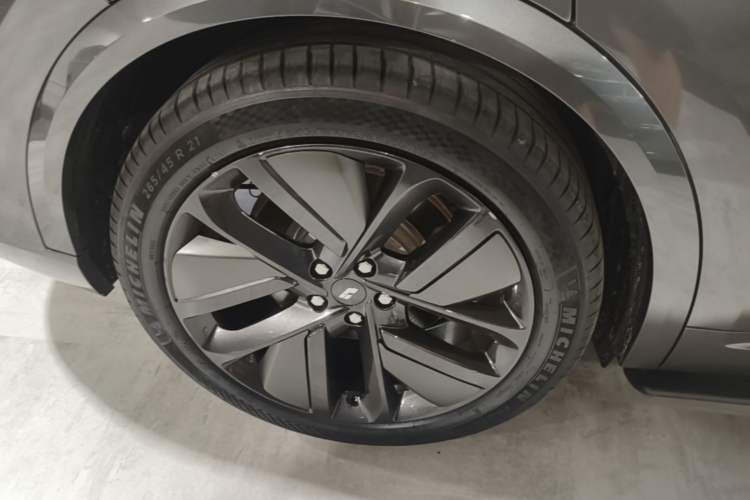 Used Li Auto L9 2022 Max model Right Rear Wheel Hub