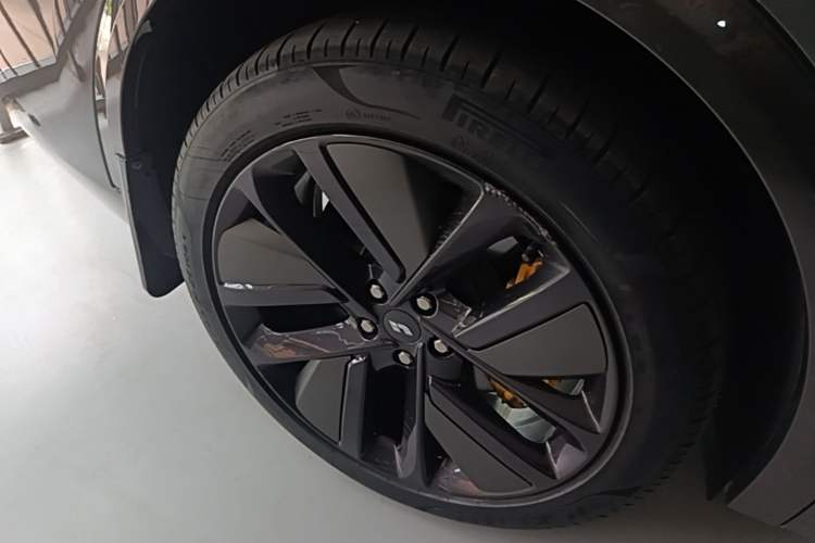 Used Li Auto L9 2022 Max model Right Rear Wheel Hub