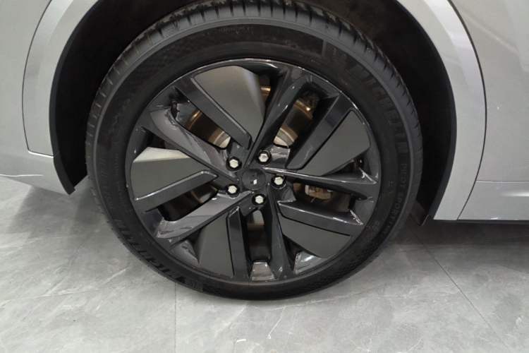 Used Li Auto L9 2022 Max model Right Rear Wheel Hub