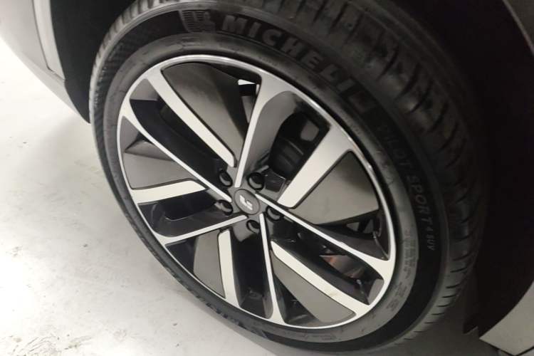 Used Li Auto L9 2022 Max model Right Rear Wheel Hub
