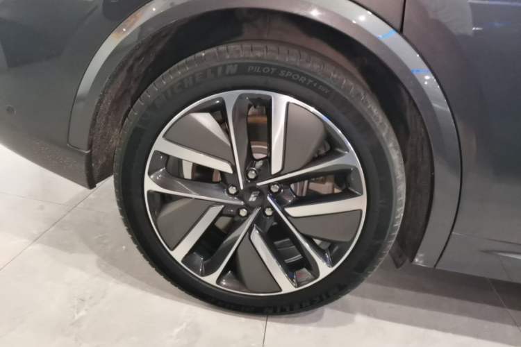 Used Li Auto L9 2022 Max model Right Rear Wheel Hub