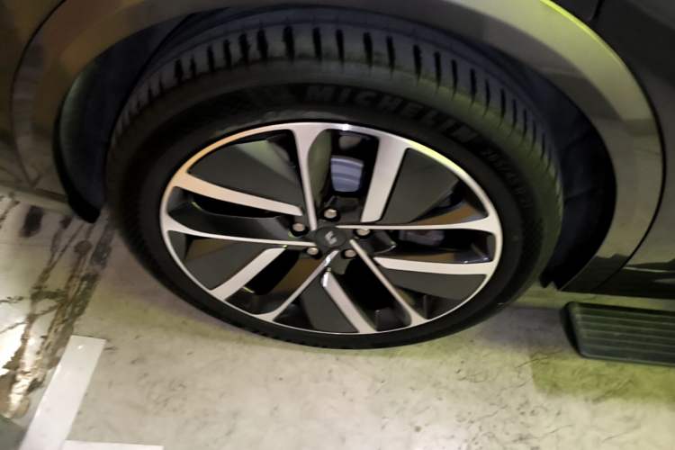 Used Li Auto L9 2022 Max model Right Rear Wheel Hub