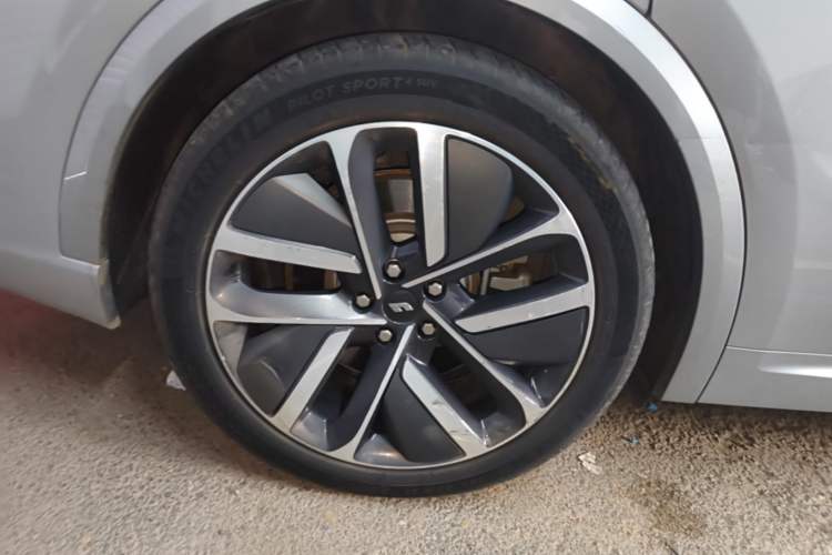 Used Li Auto L9 2022 Max model Right Rear Wheel Hub