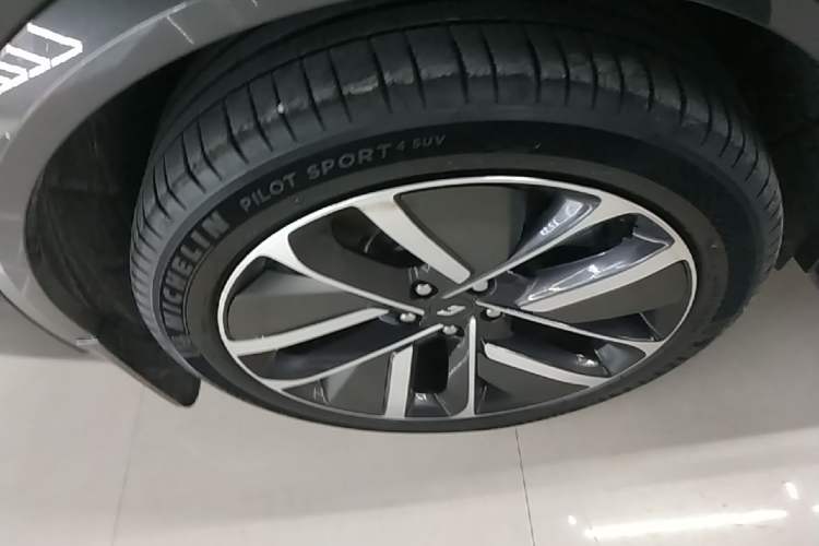 Used Li Auto L9 2022 Max model Right Rear Wheel Hub