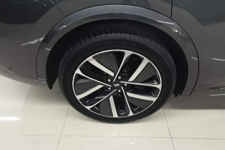 Used Li Auto L9 2022 Max model Right Rear Wheel Hub