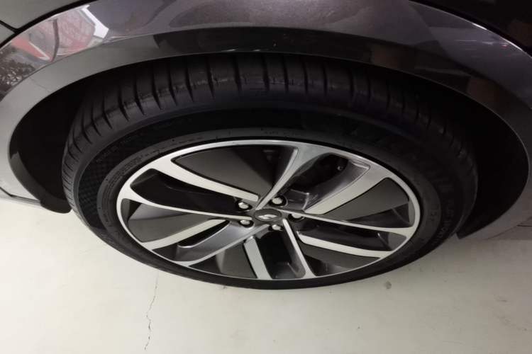 Used Li Auto L9 2022 Max model Right Rear Wheel Hub