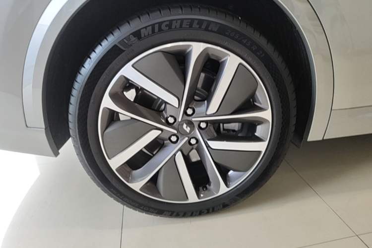 Used Li Auto L9 2022 Max model Right Rear Wheel Hub