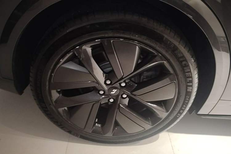 Used Li Auto L9 2022 Max model Right Rear Wheel Hub