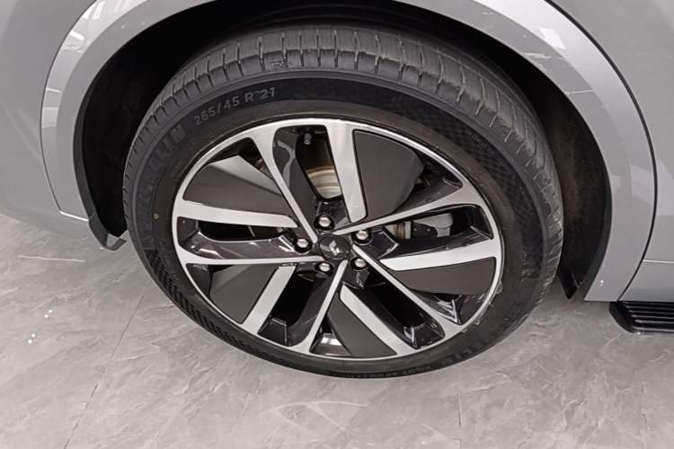 Used Li Auto L9 2022 Max model Right Rear Wheel Hub