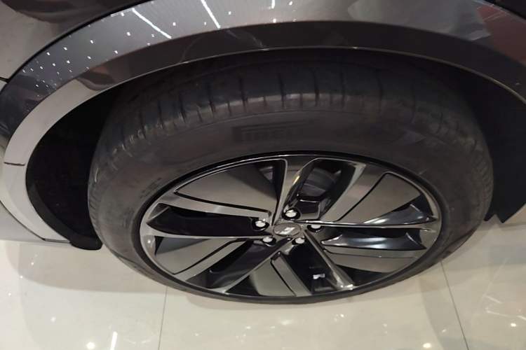 Used Li Auto L9 2022 Max model Right Rear Wheel Hub