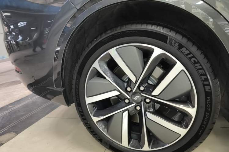 Used Li Auto L9 2022 Max model Right Rear Wheel Hub