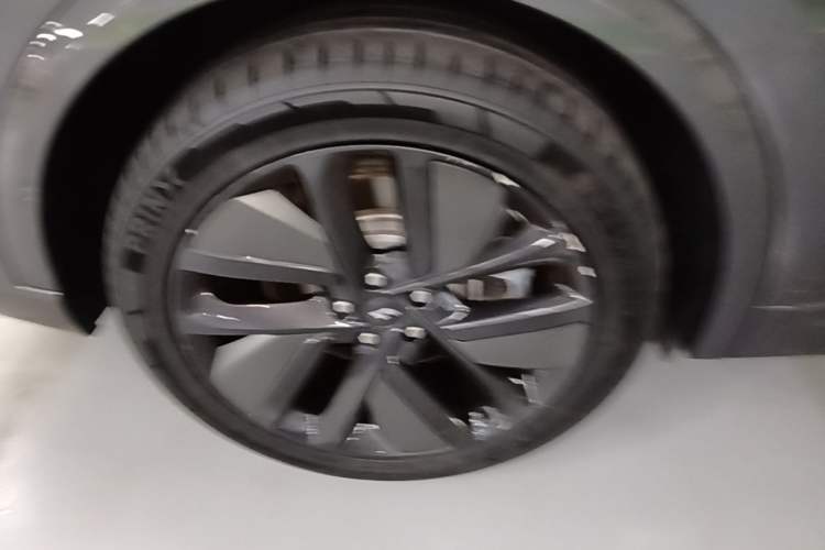 Used Li Auto L9 2022 Max model Right Rear Wheel Hub
