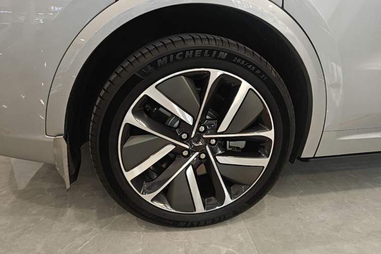 Used Li Auto L9 2022 Max model Right Rear Wheel Hub