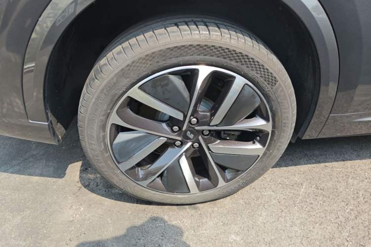 Used Li Auto L9 2022 Max model Right Rear Wheel Hub