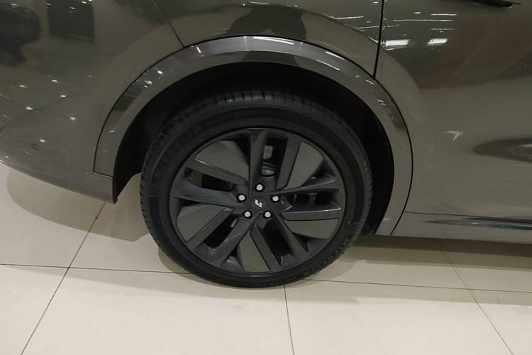 Used Li Auto L9 2022 Max model Right Rear Wheel Hub