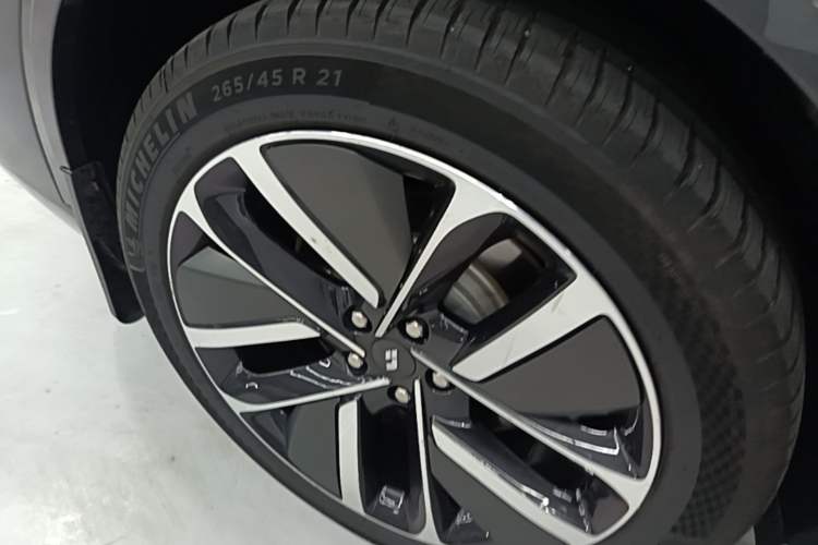 Used Li Auto L9 2022 Max model Right Rear Wheel Hub