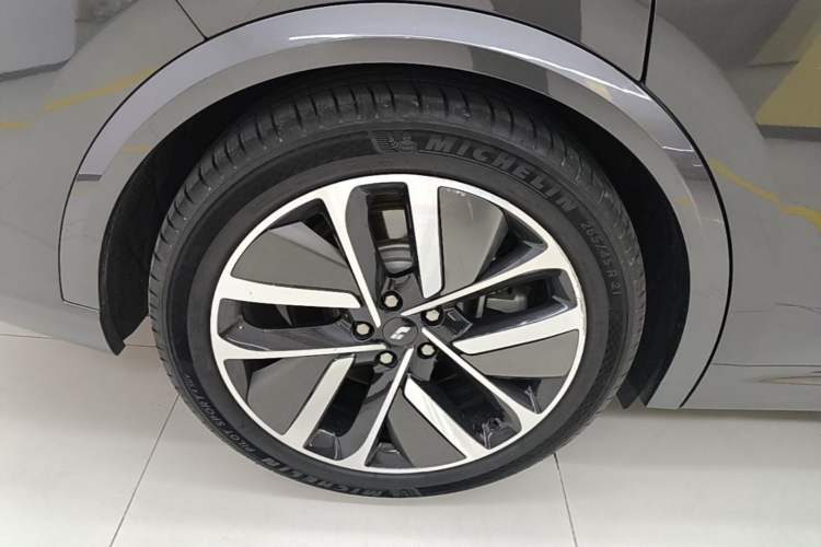 Used Li Auto L9 2022 Max model Right Rear Wheel Hub