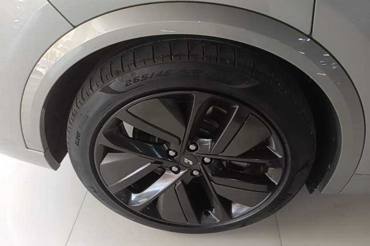 Used Li Auto L9 2022 Max model Right Rear Wheel Hub