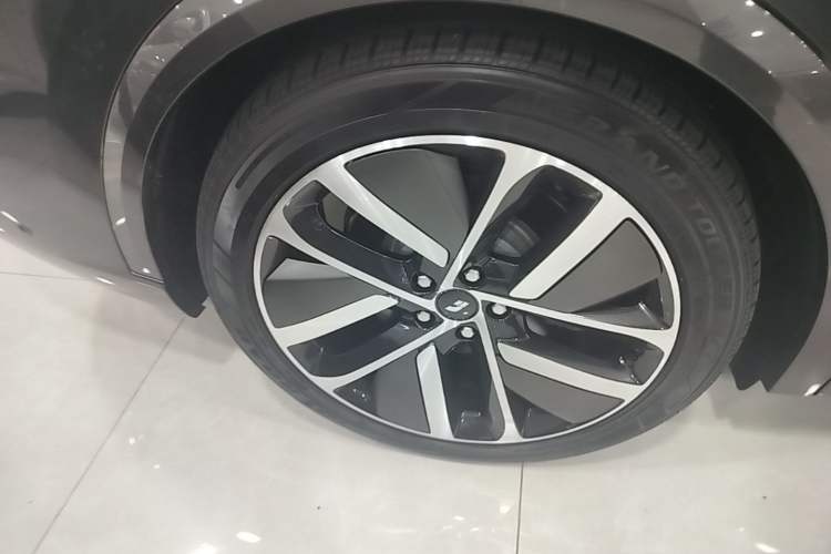 Used Li Auto L9 2022 Max model Right Rear Wheel Hub