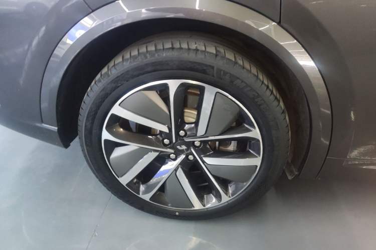 Used Li Auto L9 2022 Max model Right Rear Wheel Hub