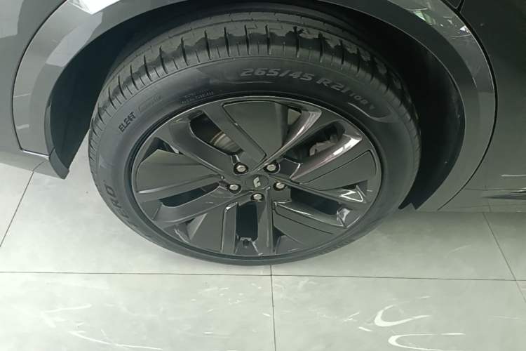 Used Li Auto L9 2022 Max model Right Rear Wheel Hub