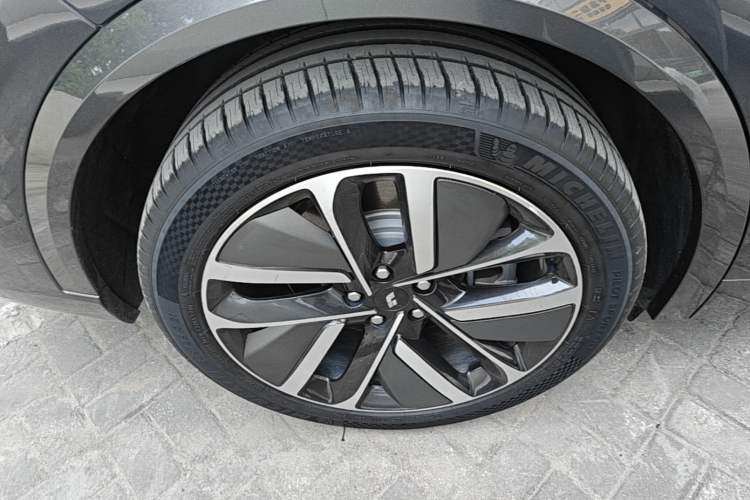Used Li Auto L9 2022 Max model Right Rear Wheel Hub