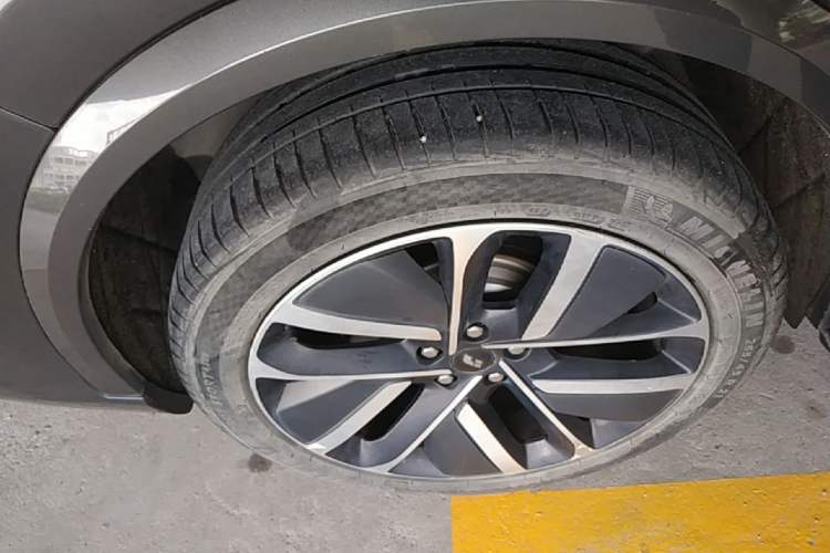 Used Li Auto L9 2022 Max model Right Rear Wheel Hub