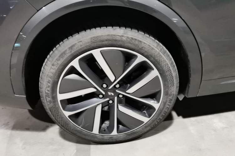 Used Li Auto L9 2022 Max model Right Rear Wheel Hub
