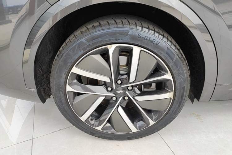 Used Li Auto L9 2022 Max model Right Rear Wheel Hub
