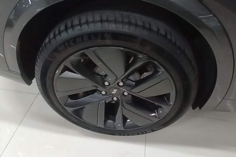 Used Li Auto L9 2022 Max model Right Rear Wheel Hub