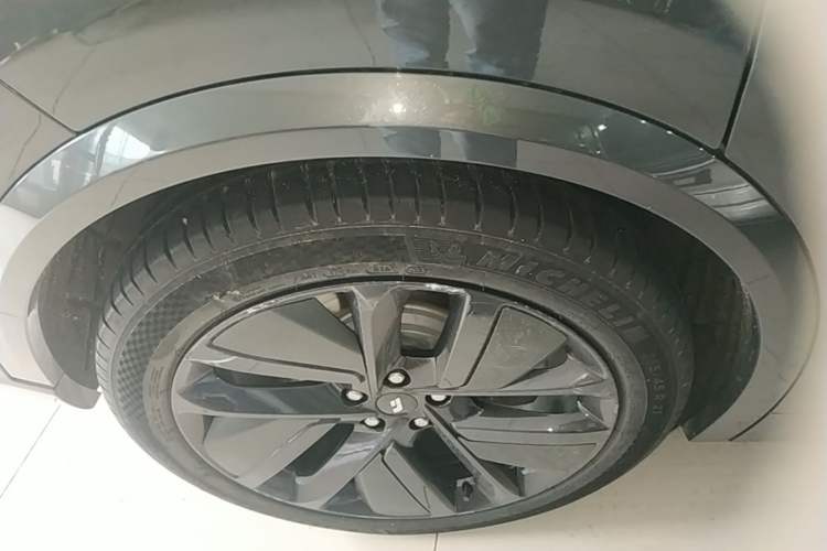 Used Li Auto L9 2022 Max model Right Rear Wheel Hub