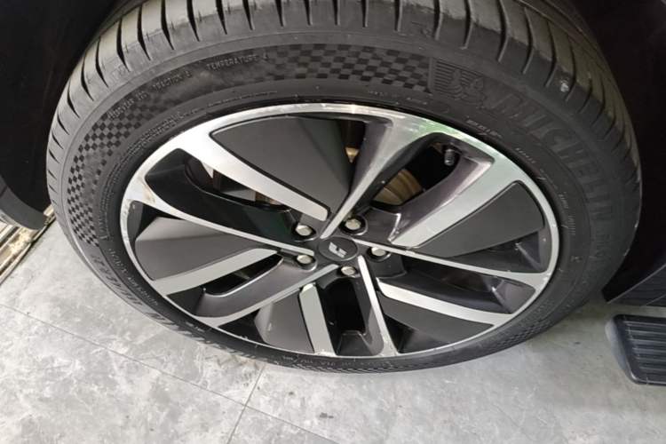 Used Li Auto L9 2022 Max model Right Rear Wheel Hub