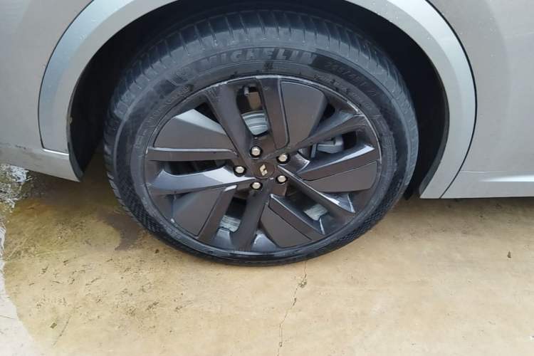 Used Li Auto L9 2022 Max model Right Rear Wheel Hub