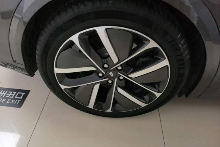 Used Li Auto L9 2022 Max model Right Rear Wheel Hub