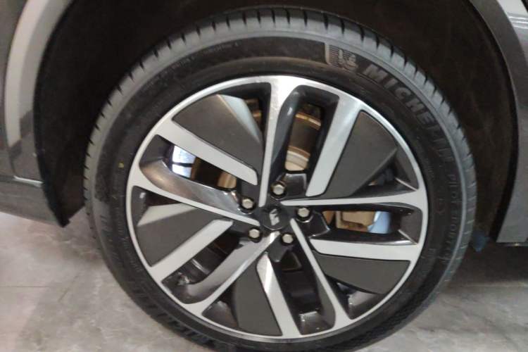 Used Li Auto L9 2022 Max model Right Rear Wheel Hub