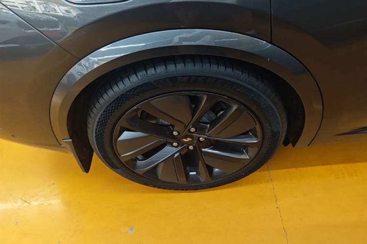 Used Li Auto L9 2022 Max model Right Rear Wheel Hub