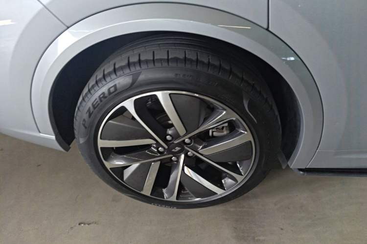 Used Li Auto L9 2022 Max model Right Rear Wheel Hub