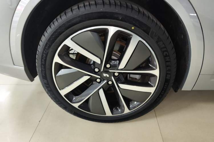 Used Li Auto L9 2022 Max model Right Rear Wheel Hub