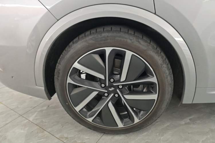 Used Li Auto L9 2022 Max model Right Rear Wheel Hub