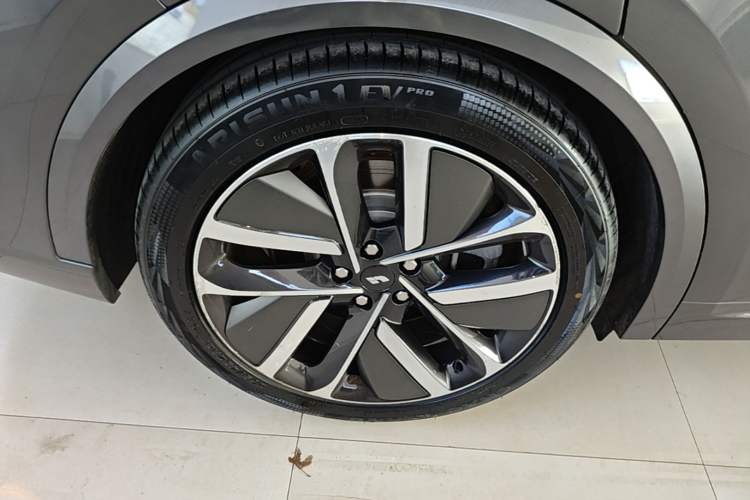 Used Li Auto L9 2022 Max model Right Rear Wheel Hub