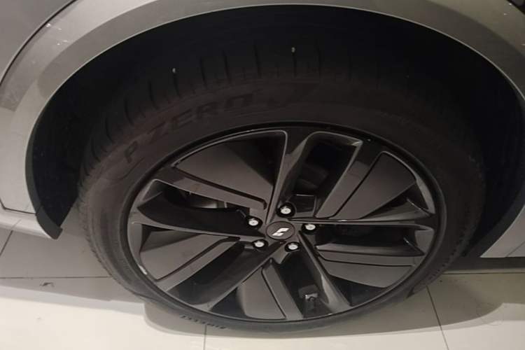 Used Li Auto L9 2022 Max model Right Rear Wheel Hub