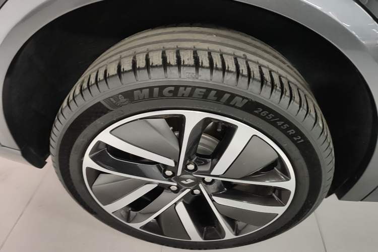 Used Li Auto L9 2022 Max model Right Rear Wheel Hub