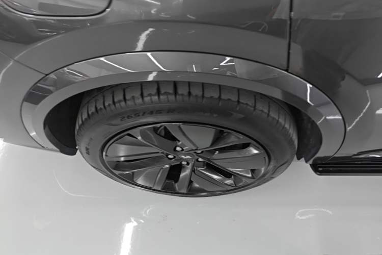 Used Li Auto L9 2022 Max model Right Rear Wheel Hub