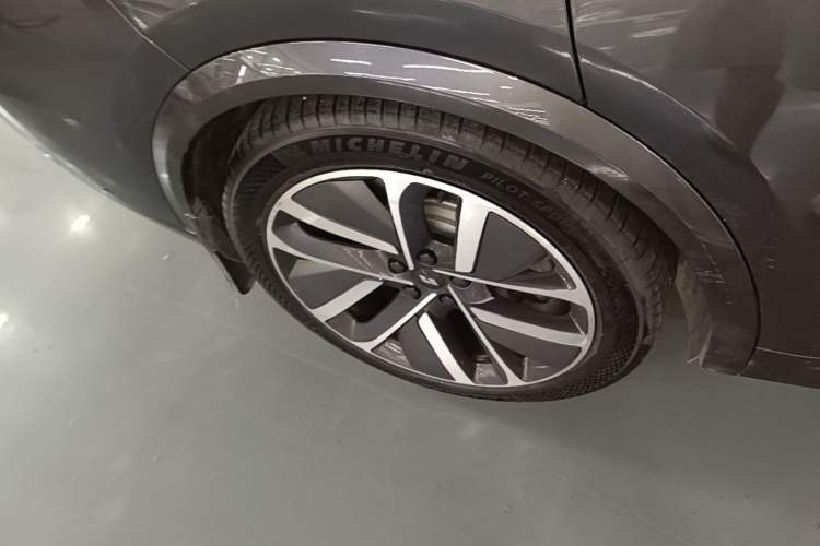 Used Li Auto L9 2022 Max model Right Rear Wheel Hub
