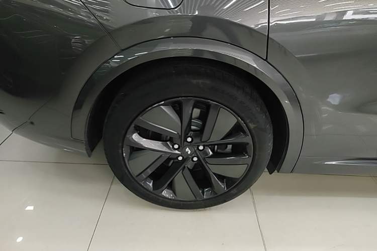 Used Li Auto L9 2022 Max model Right Rear Wheel Hub