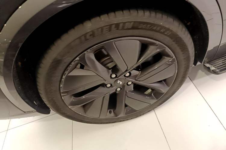 Used Li Auto L9 2022 Max model Right Rear Wheel Hub