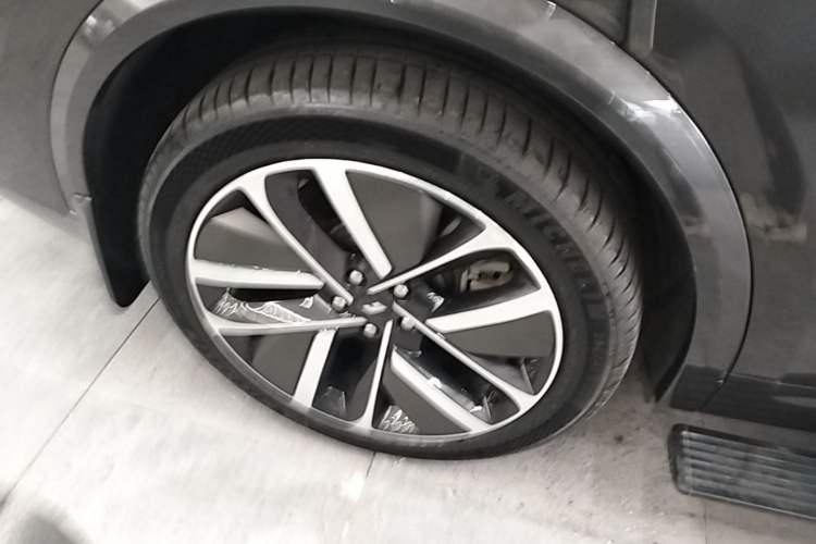 Used Li Auto L9 2022 Max model Right Rear Wheel Hub